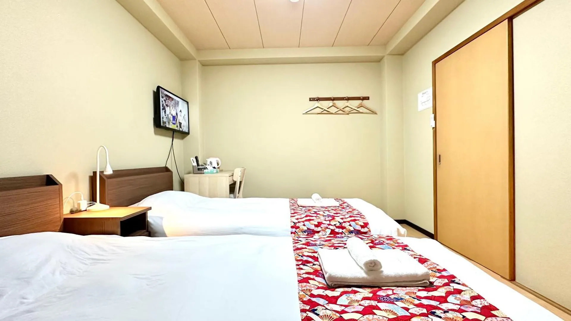 103号室花園町駅と萩之茶屋駅各2分ベット2台専用バスルーム付きアクセス抜群 Apartman Oszaka Japán