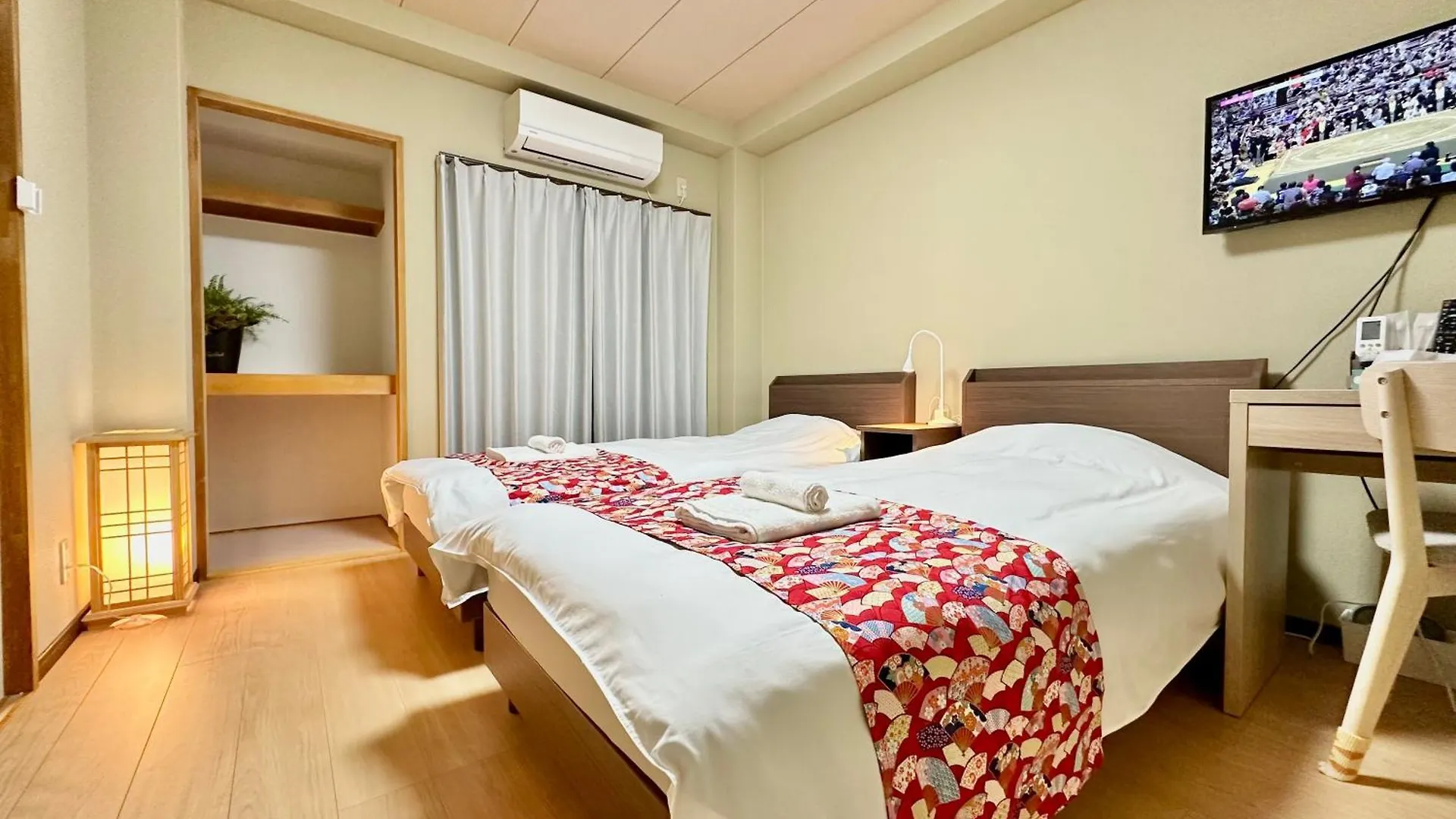 103号室花園町駅と萩之茶屋駅各2分ベット2台専用バスルーム付きアクセス抜群 Apartman Oszaka